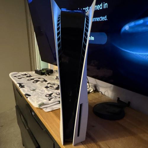 Sony PlayStation 5 PS 865 GB Blu-Ray Disc Console + DualSense White and games.