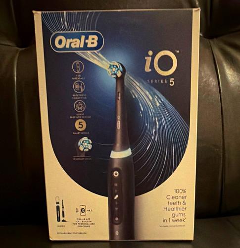 Oral-B iO Series 5 Electric Toothbrush Black, Bluetooth, Travel Case, 5 Speeds