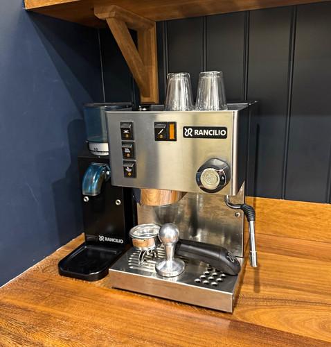Rancilio Silvia v4 and Rocky Grinder