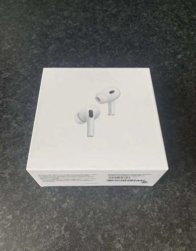 Apple AirPods Pro 2nd Generation MagSafe Wireless Charging Case USB-C, White