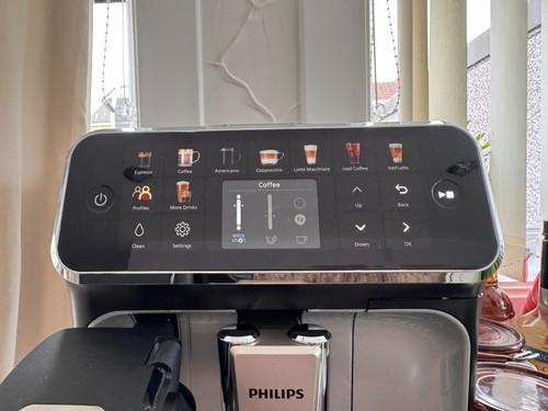Philips LatteGo 5400 EP5446/70 Bean to Cup Coffee Machine ExcellentBoxed