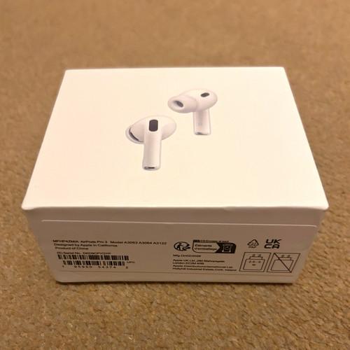 Apple AirPods Pro (3rd Generation) Wireless Bluetooth ANC Earbuds + Case White