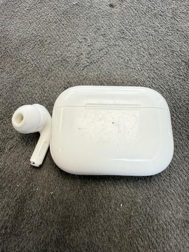 AirPods Pro 2nd Generation USB-C MagSafe Wireless Charging Case