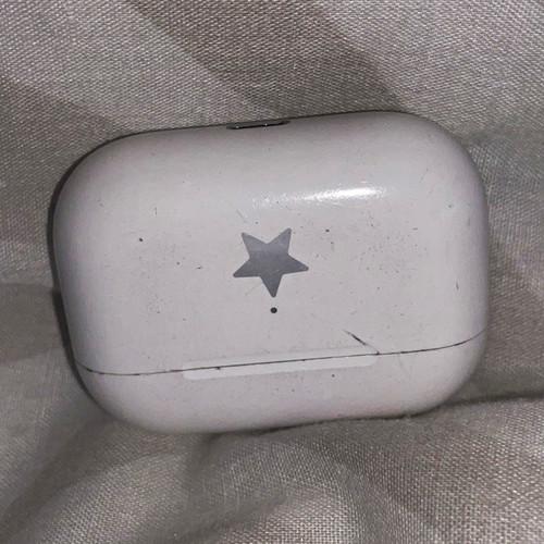 Apple AirPods Pro (2nd Generation) Wireless Bluetooth In-Ear Earbuds White